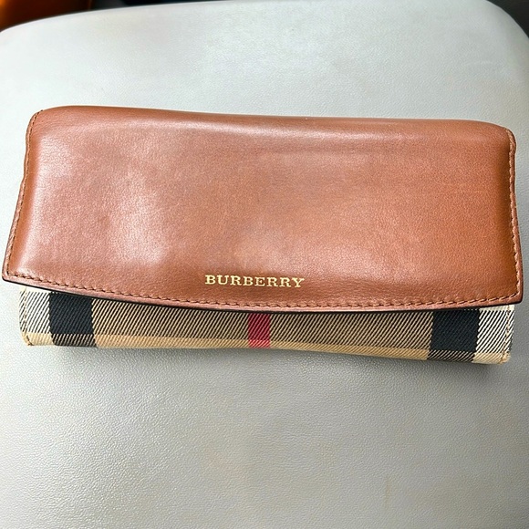 FANTASTIC CONDITION BURBERRY NOVA PLAID WALLET - Picture 1 of 9